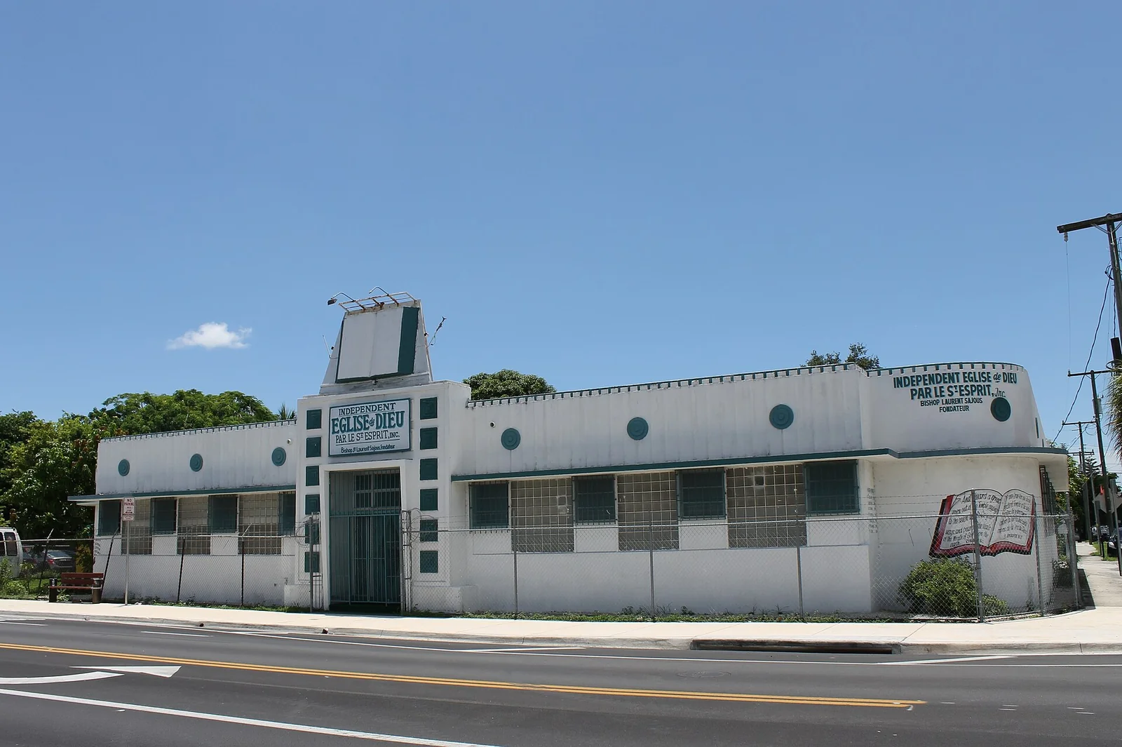A 1945 church building in Allapattah